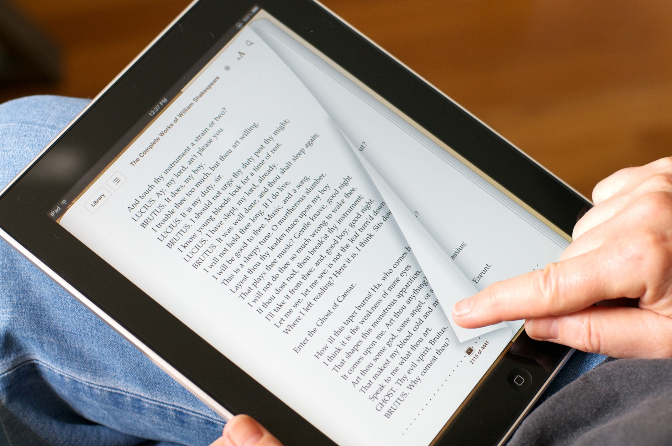 Сайт на котором можно читать. Электронная книга. Современная электронная книга. Электронный планшет для чтения. Электронная книга планшет.