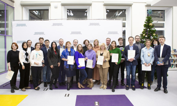Фото участников и экспертов с выпускного программы повышения квалификации Новой лиги университетов