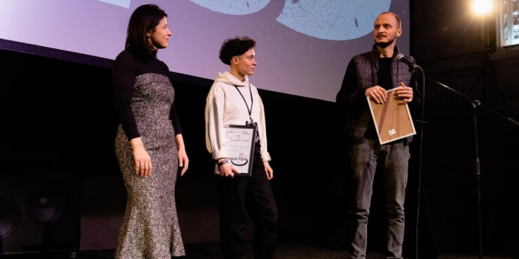 Анна Алтухова на вручении приза на кинофестивале «Мир знаний»